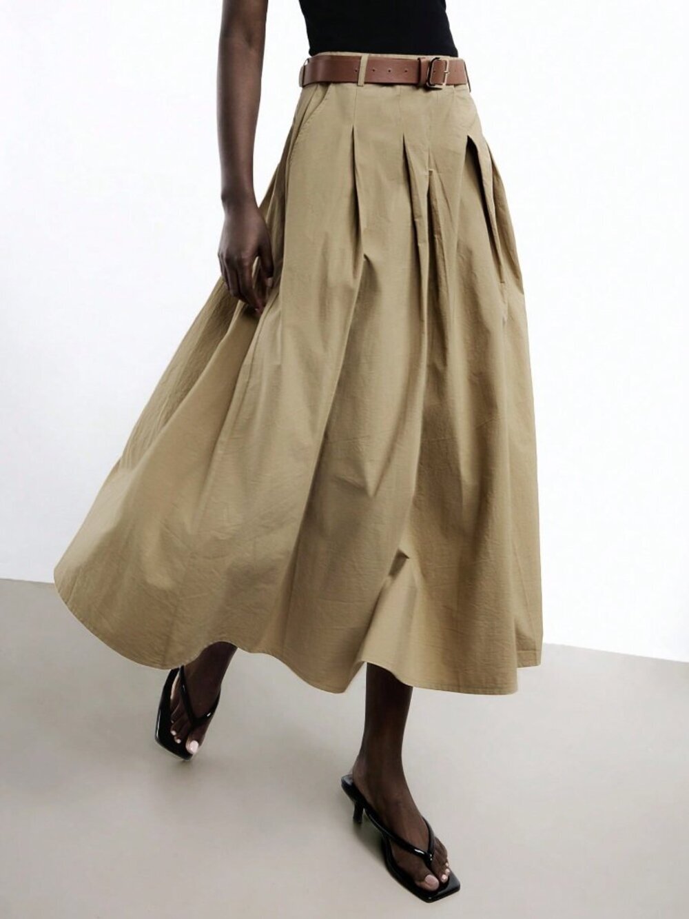 Khaki Pleated Casual Women's Skirt with Detachable Metal Belt and Side Pockets - Picture 7 of 13